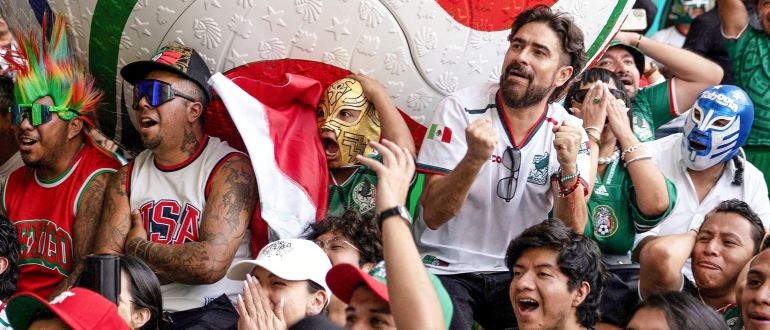 Soccer Football – FIFA World Cup 2026 – Mexico v South Africa – Fans gather in Mexico City – Zocalo, Mexico City, Mexico – June 11, 2026 – General view of a giant FIFA World Cup 2026 ball as the Mexico fans watch the match REUTERS/Marian Carrasquero SEARCH “WORLD CUP HOST CITIES” FOR THIS STORY. SEARCH “WIDER IMAGE” FOR ALL STORIES.